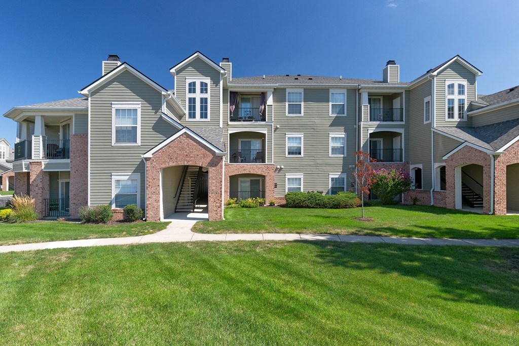 Lantern Woods Apartments - Enclosed balcony or patio