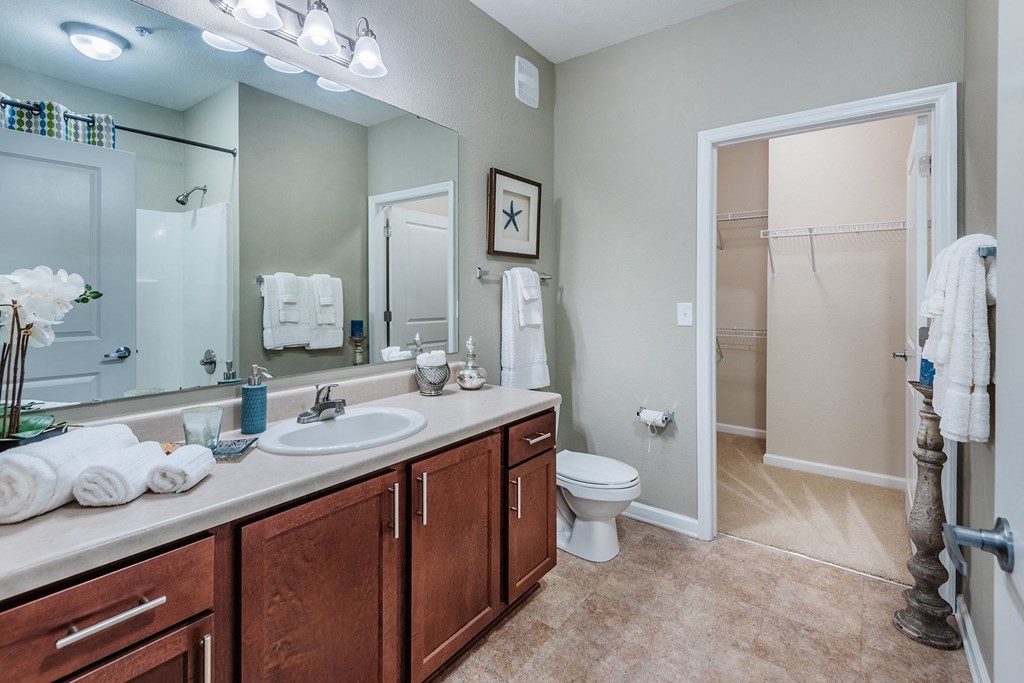 Windward Long Point Apartments - Well-appointed bathrooms