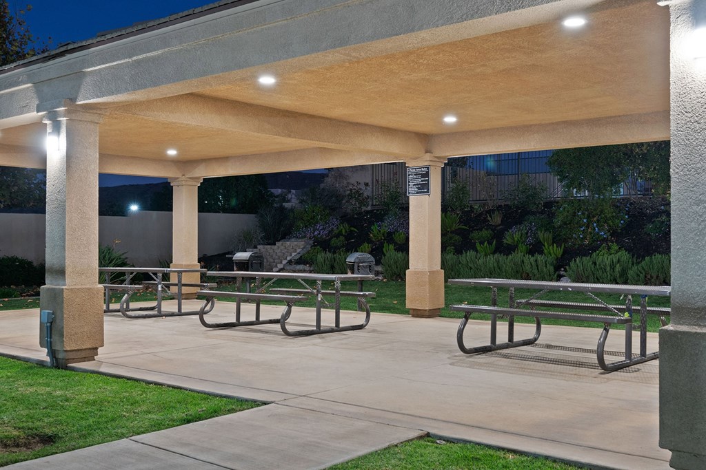 Antelope Ridge Apartments picnic tables