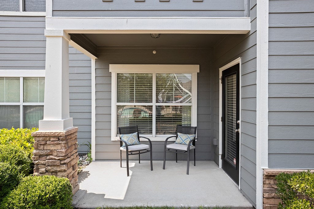 Carrington Place at Shoal Creek - Ground level patio