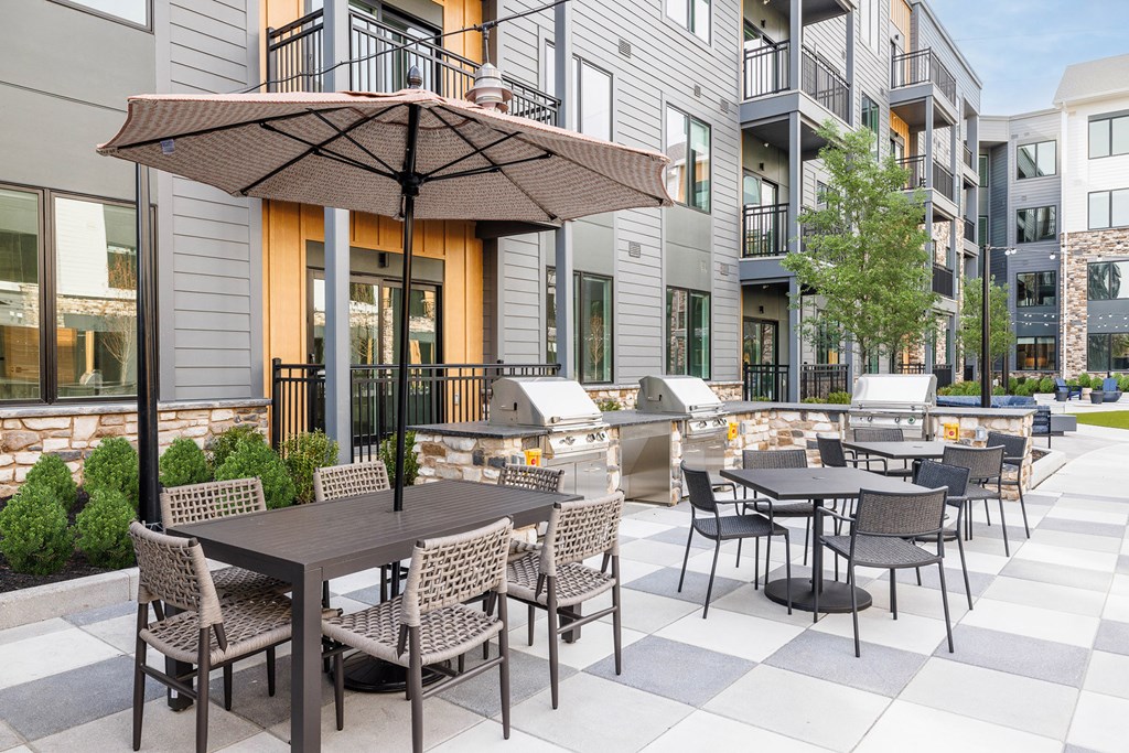 BBQ station with outdoor dining areas - Stonehill at West Orange