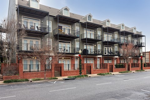Island Park and Harbor Town Square Apartments - Building exterior