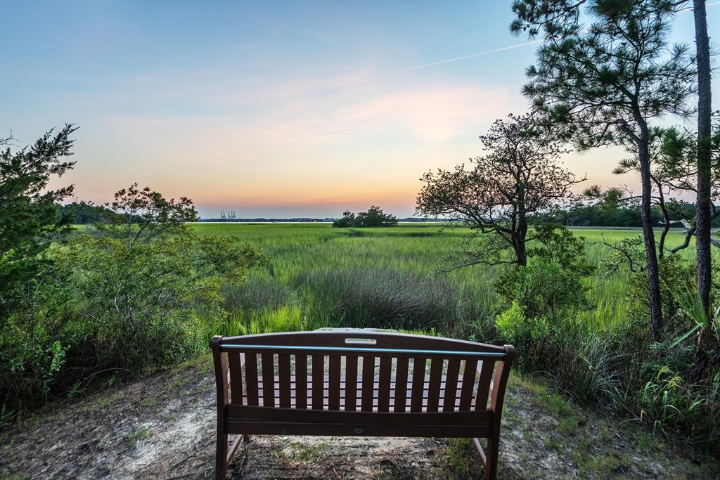 Windward Long Point Apartments - Property benches with stunning views