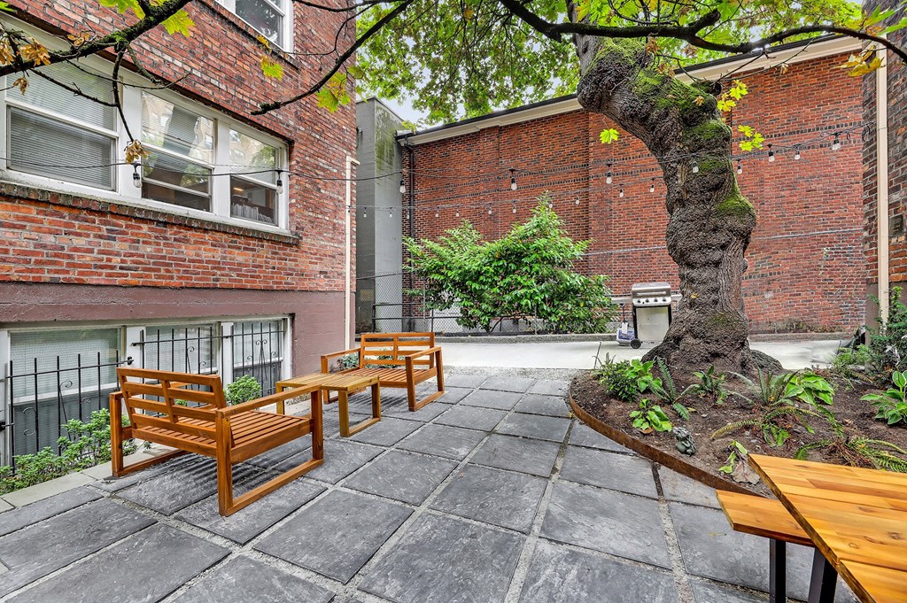 John Winthrop exterior courtyard
