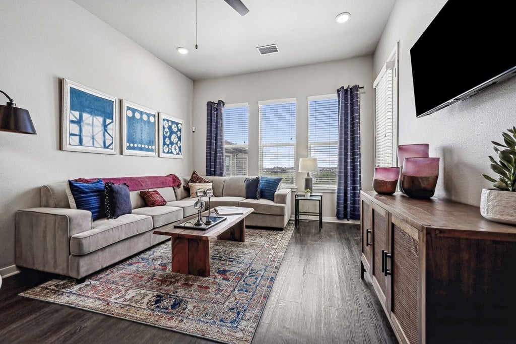 Oversized windows - Rise at 2534