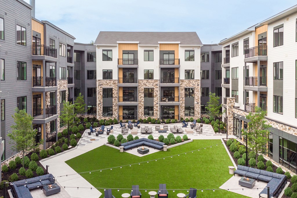 Great lawn area - Stonehill at West Orange