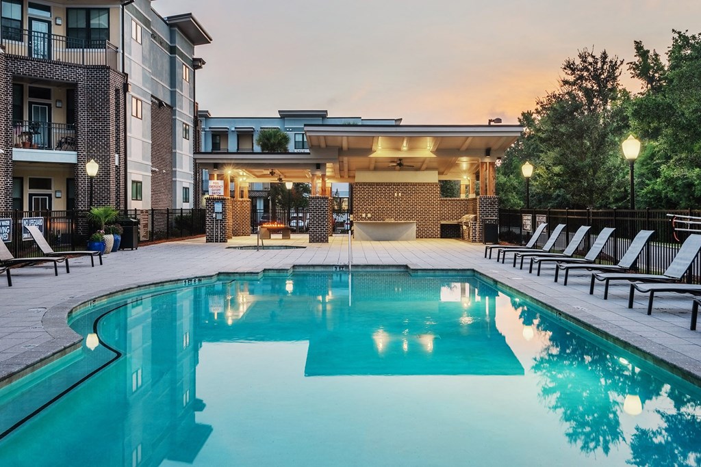 Centre Pointe Apartments resort-style pool area with surrounding sundeck