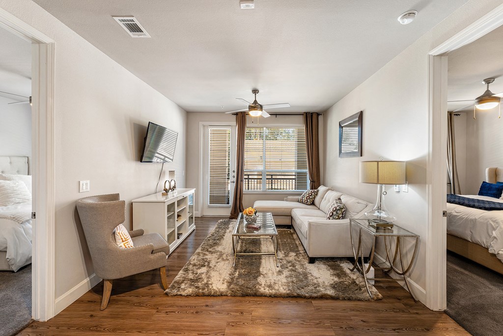 Ceiling fans in living room and bedrooms - Everlee