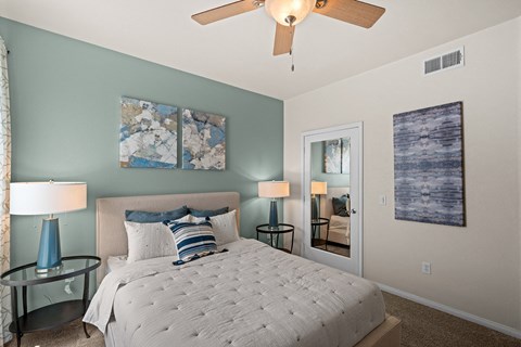 Barton Vineyard Apartments - Bedrooms with lighted ceiling fans
