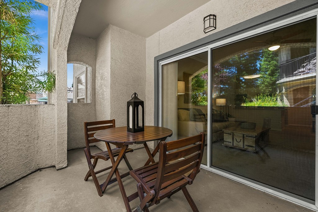 Spacious privat patios and balconies - Willow Spring Apartments