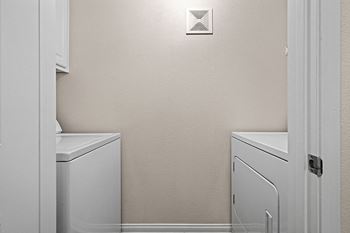 Mountain Shadows Apartments - Washer and dryer