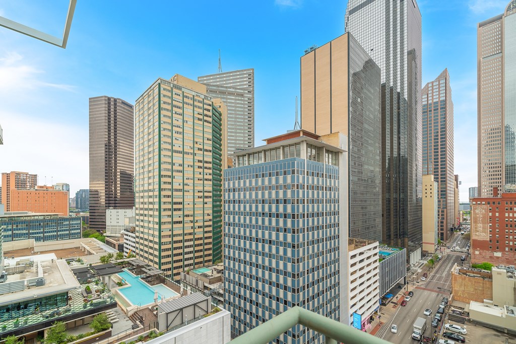 Views of the city available - Main 3 Downtown