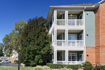 Belle Harbour Apartments - Private balconies and patios