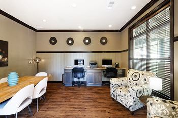 Belle Harbour Apartments - Business center