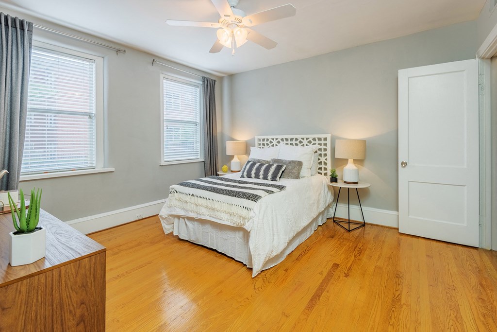Hayes House 9-foot high ceilings