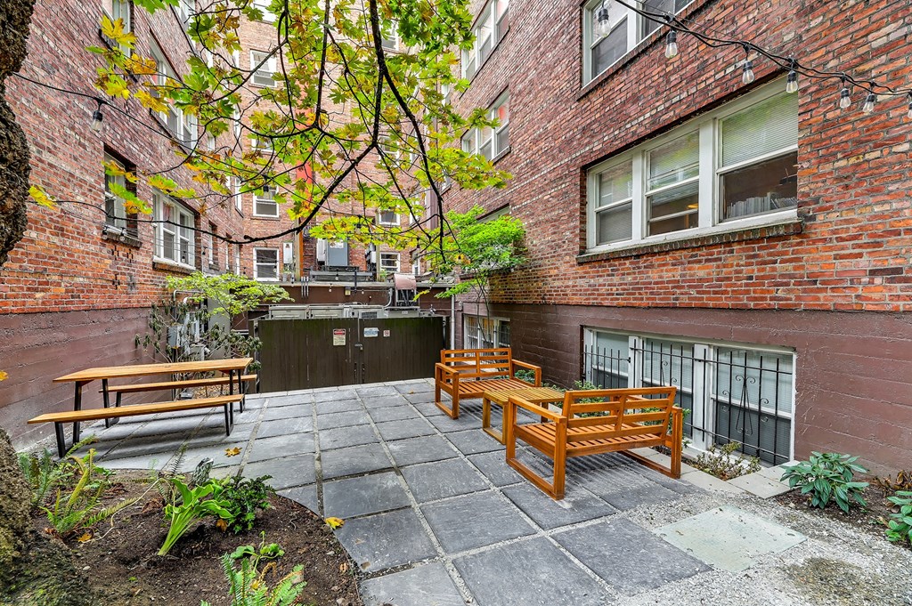 John Winthrop apartments exterior