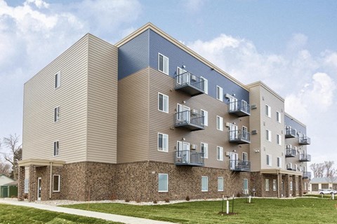 Exterior of Harper Heights Senior Living