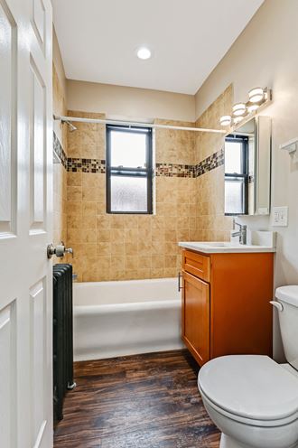 10627-33 S. Hale Ave