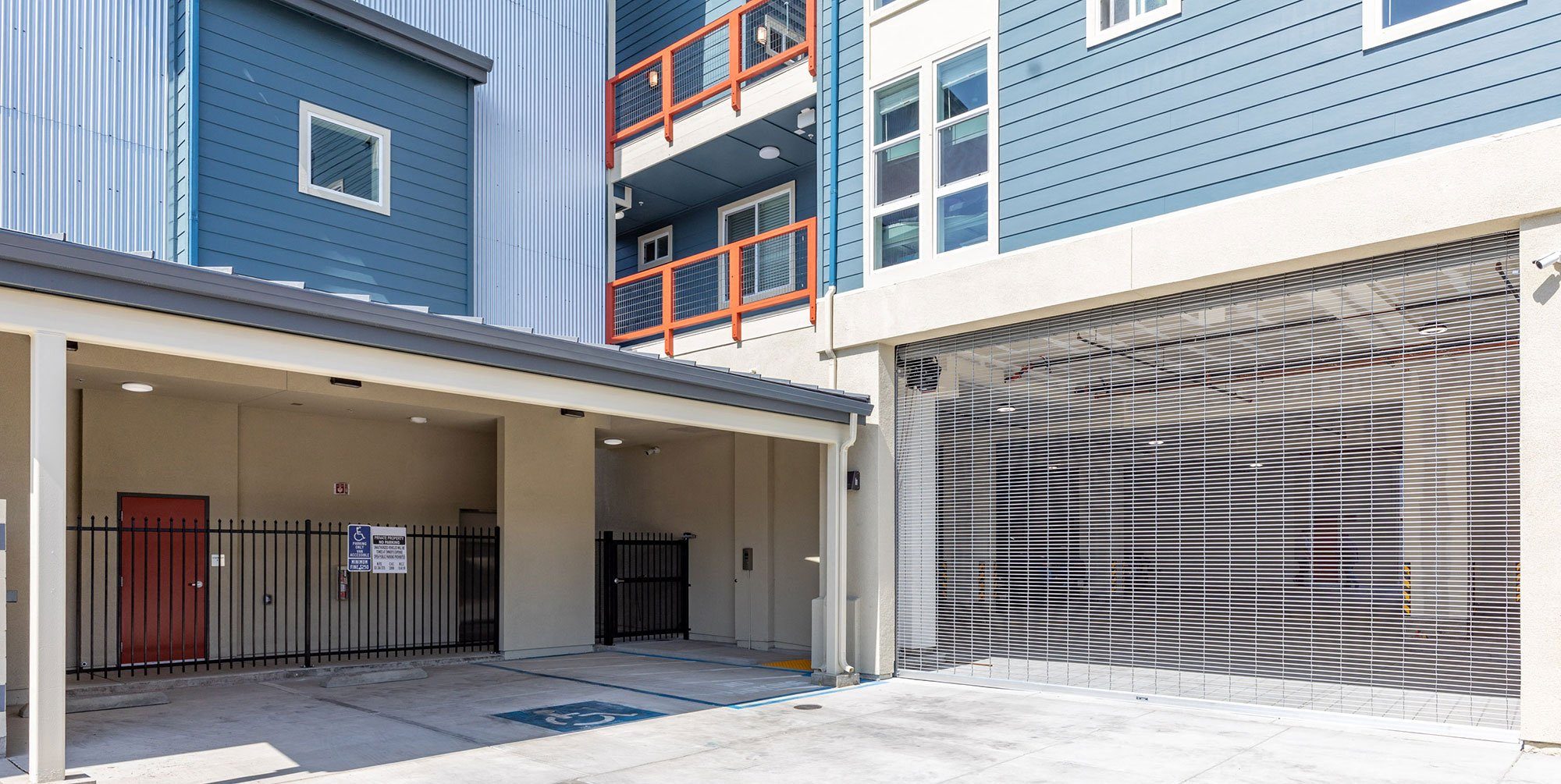 Xms - Old is a similar property to Manzanita Place located in Marina