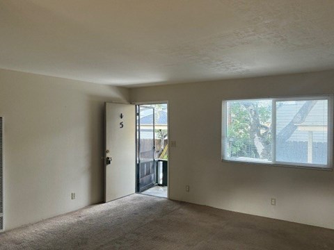 464-472 Ramona Avenue 2 Beds Apartment for Rent