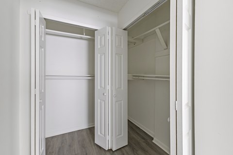 En-suite Walk-In Closet - 2 Bdrm Apt