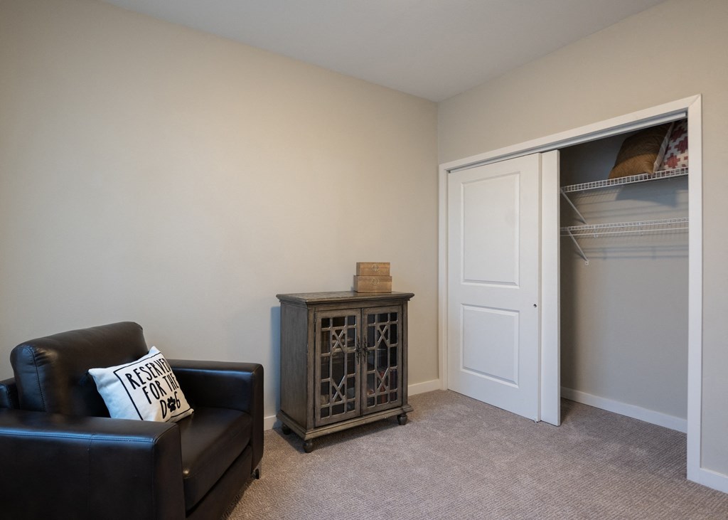 A guest bedroom at Aspen Ridge 55+ Apartment Community in Olathe, KS.