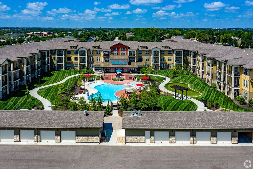 Outdoor Amenities at Aspen Ridge 55+ Active Adult Community in Olathe, KS