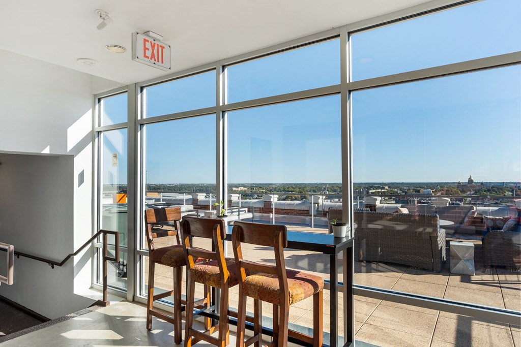 Floor to ceiling windows with view of downtown at The Equitable Building, Iowa, 50309