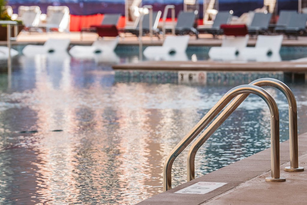 Luxury Apartment with Swimming Pool at The Residences at Galleria, Kansas