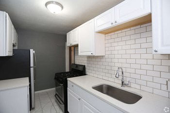 Luxury Apartments Kansas City Plaza - Photo Gallery 2