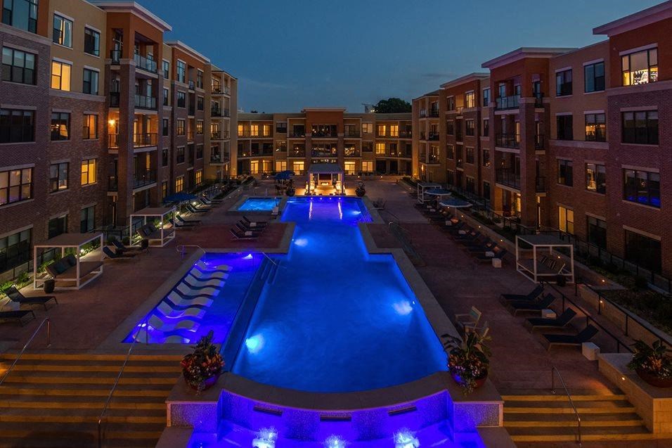 Pool at 44 Washington, Kansas City, 64111