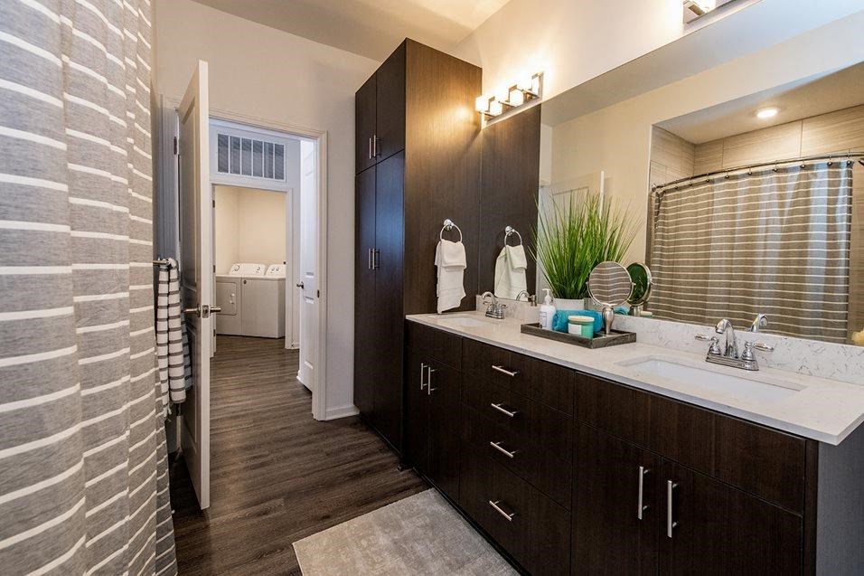 Bath at 44 Washington, Kansas City, MO, 64111