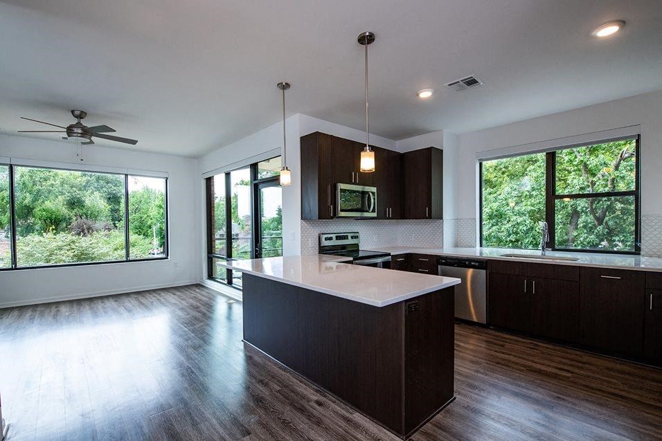 Kitchen island at 44 Washington, Kansas City, 64111