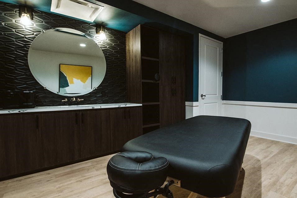 Mirror at 44 Washington, Kansas City