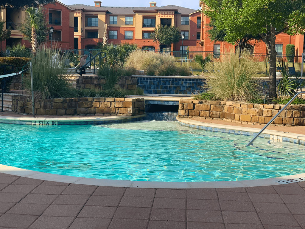 Resort-Style Swimming Pool at Bella Madera Apartments, Lewisville