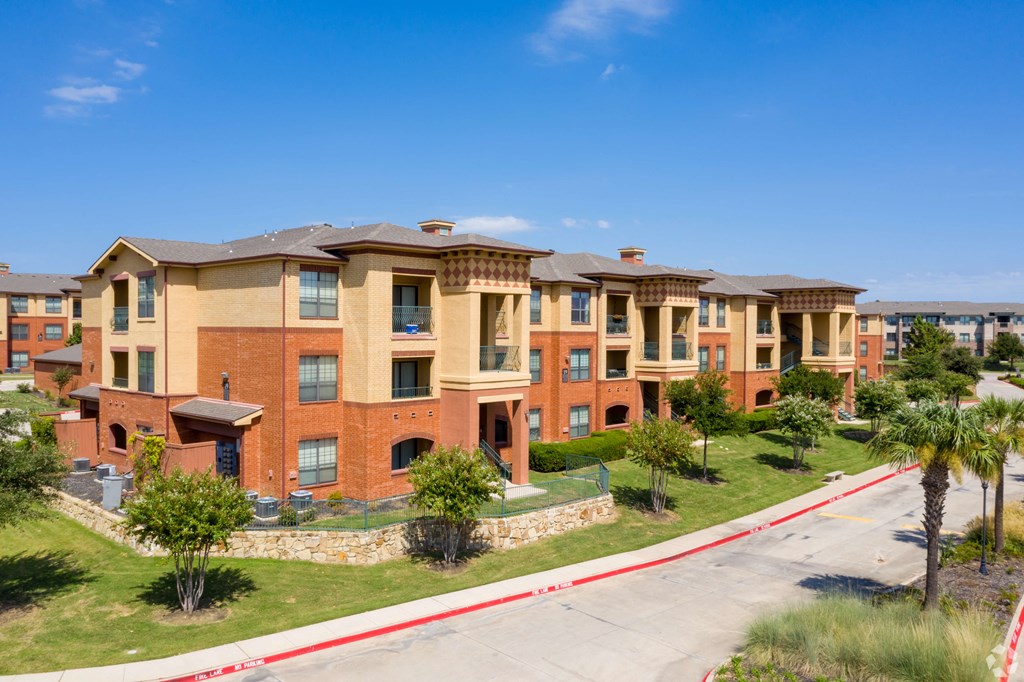 Property Exterior at Bella Madera Apartments, Lewisville