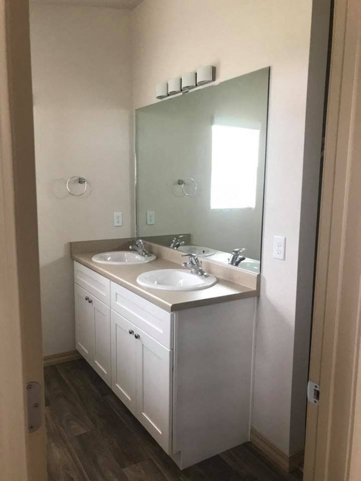 Double Vanity Sinks in Luxury Townhomes