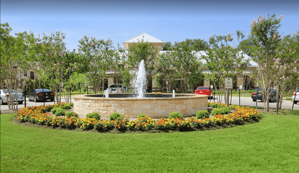 a fountain in the middle of a park