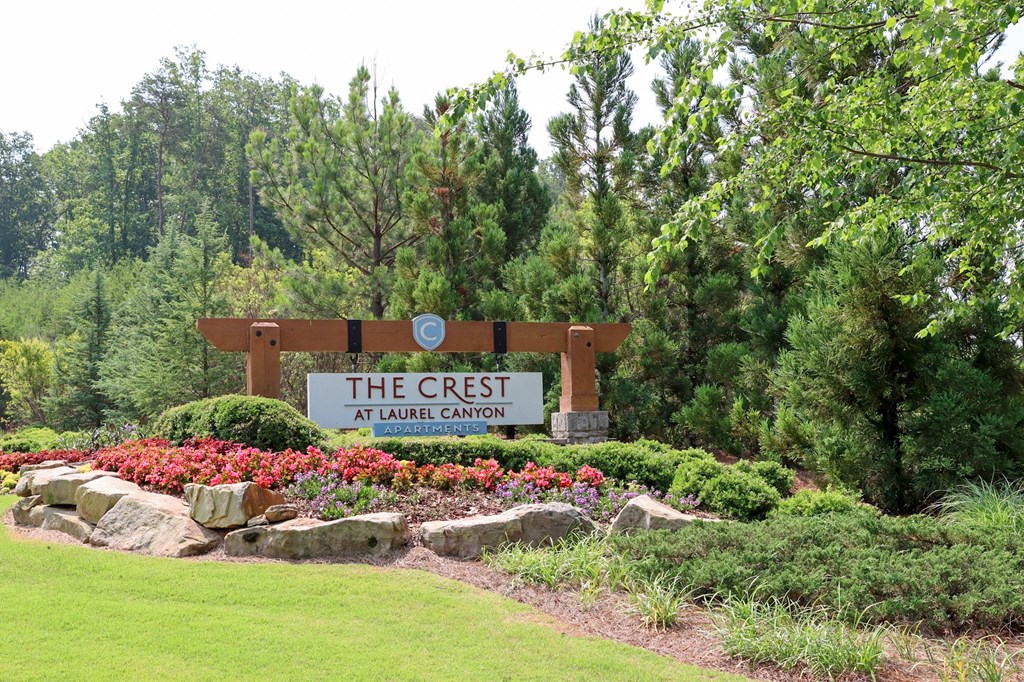 the entrance sign to the crest at upper canyon