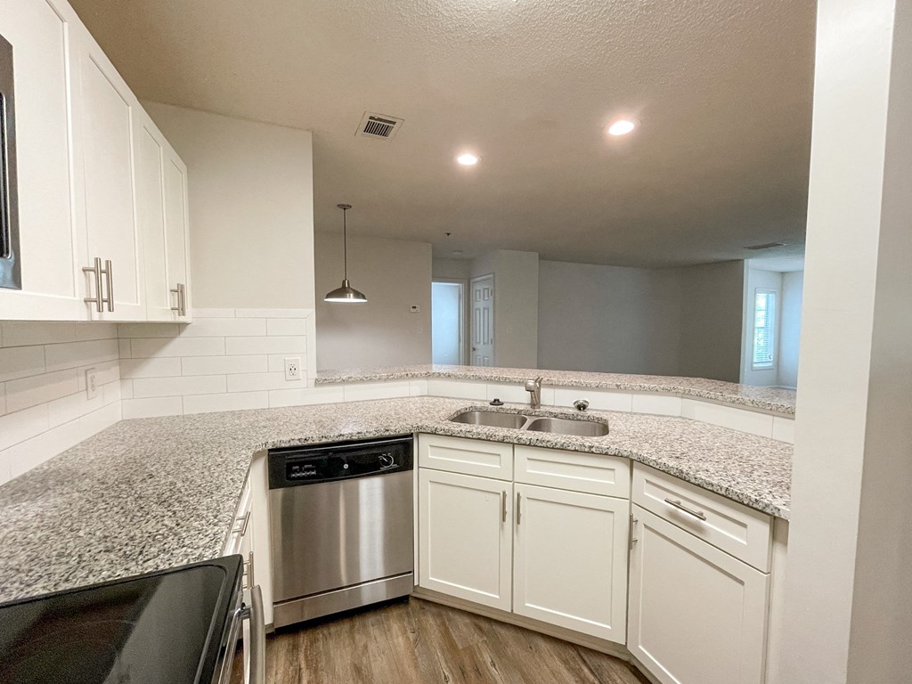 The Crest at Berkeley Lake St James renovated granite kitchen countertops located in Duluth, GA 30096