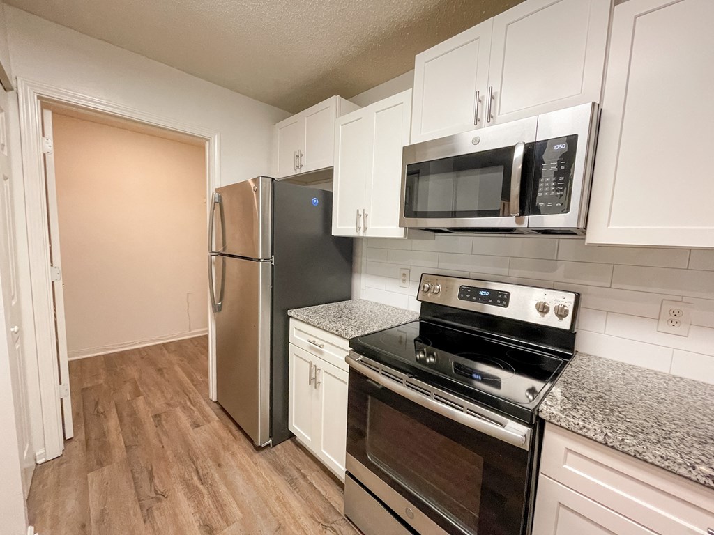 The Crest at Berkeley Lake St James renovated kitchen with stainless steel appliances located in Duluth, GA 30096