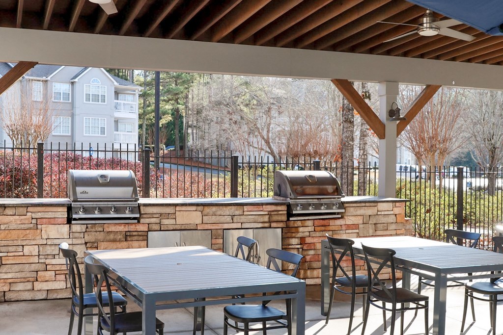 The Crest at Berkeley Lake grilling station with tables and seating located in Duluth, GA 30096