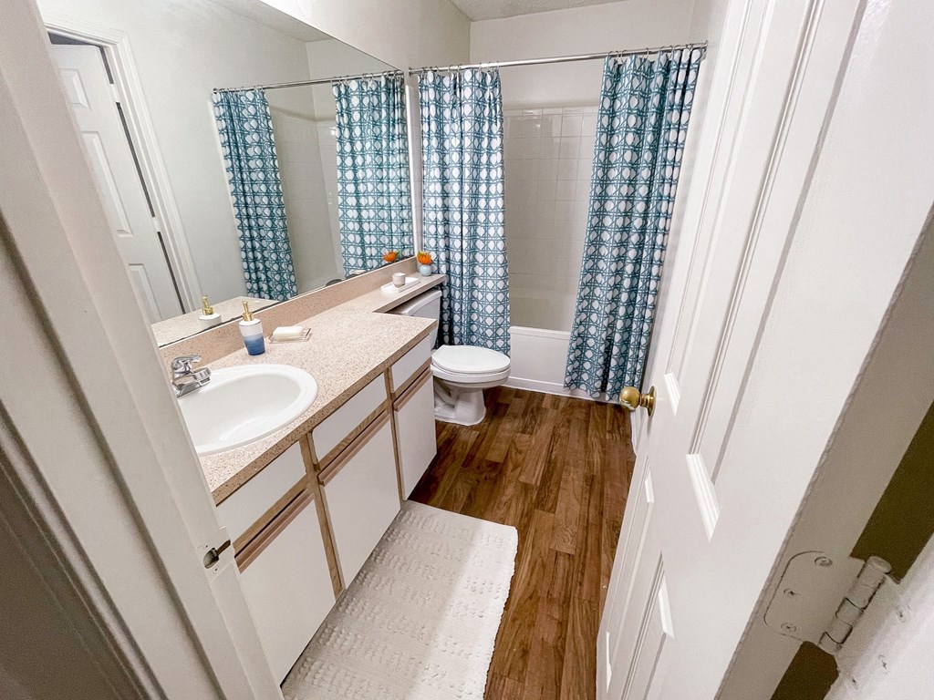 The Crest at Berkeley Lake model apartment second bathroom with soaking tub located in Duluth,GA 30096
