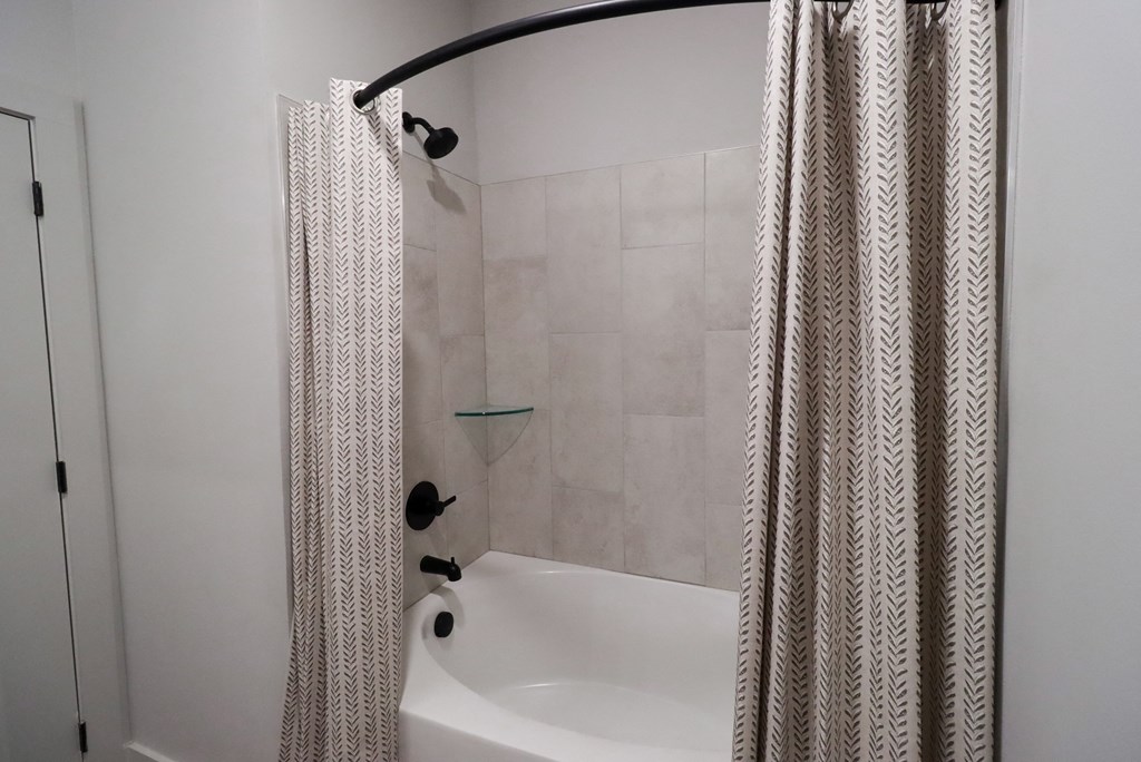 Bath tub at The Crest at South Point Apartments, Georgia, 30253