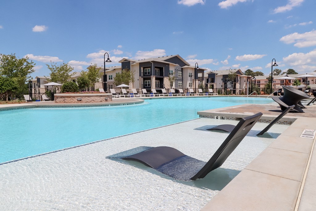 Pool at The Crest at South Point Apartments, Davenport , Georgia