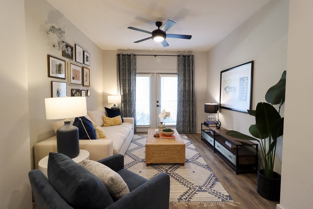 Living Space at The Crest at South Point Apartments, Davenport  30253