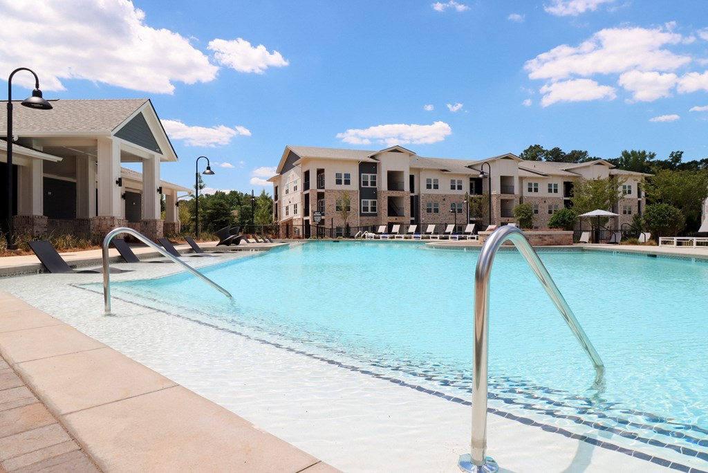 Swim at The Crest at South Point Apartments, Davenport 