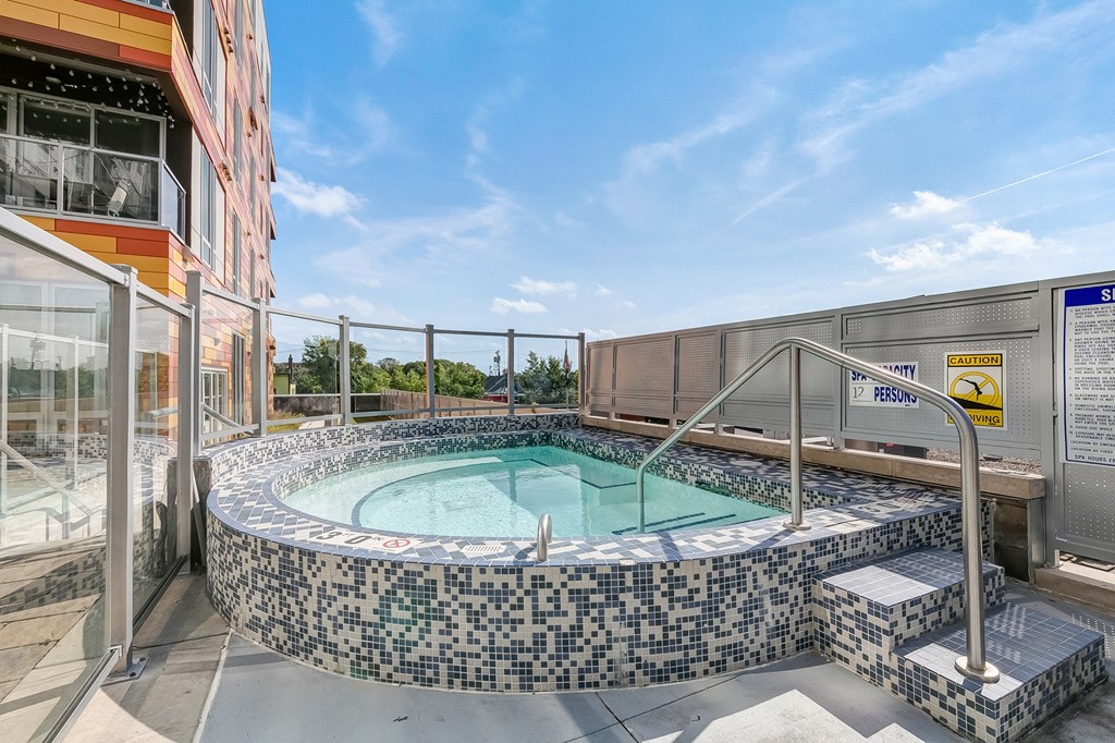 the reserve at city center amenities include a jacuzzi pool and a balcony
