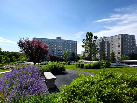 HighPoint Apartments Quincy 12 Highpoint Circle Quincy, MA 02169