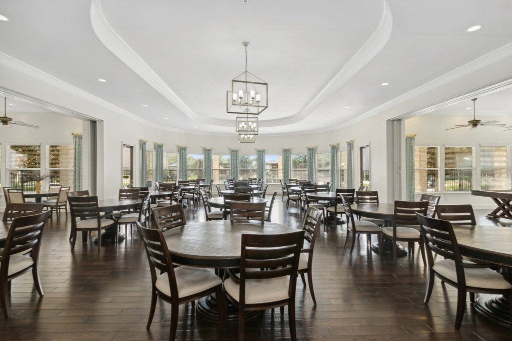 resort-inspired dining room at Retreat at Wylie senior 55+ apartments